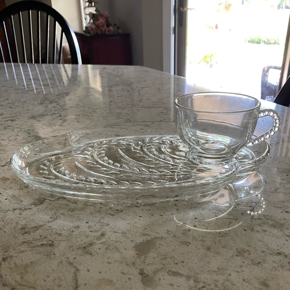 FEDERAL GLASS~HOSPITALITY SNACK SET~ VINTAGE 1960’s~4 CRYSTAL CUPS & PLATES~G13